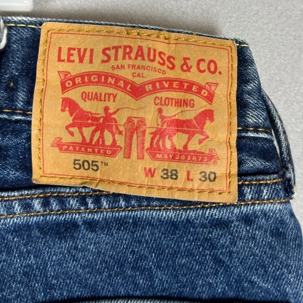 Levis 505 Jeans Mens 38X30 Regular Fit Straight Leg 5-Pocket Red Tab Denim Pants